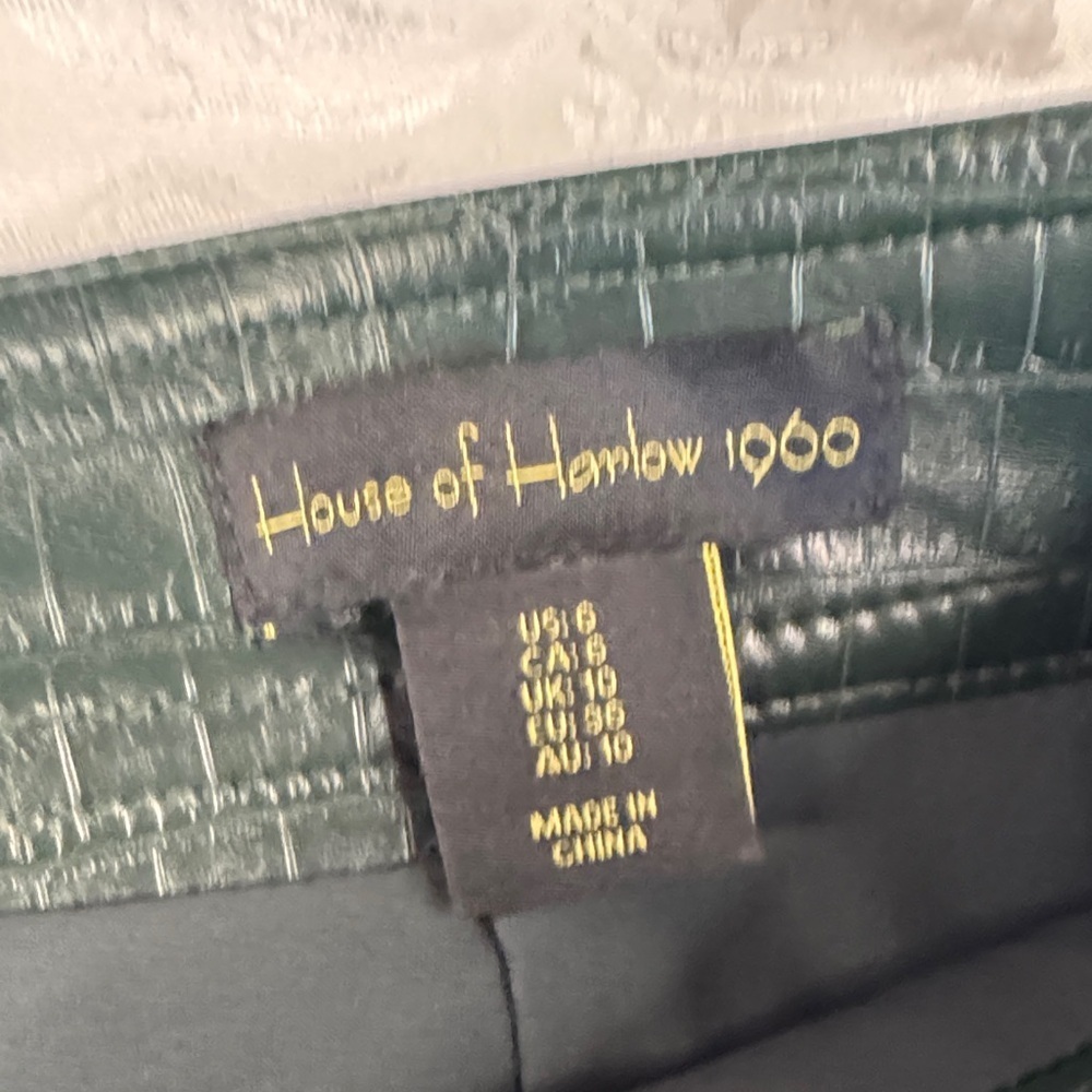 House of Harlow 1960 Dark Green Faux Leather Mini Skirt size 6 - Picture 2 of 5